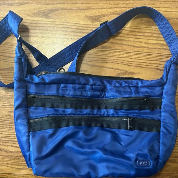 Lug Trooper Large 13.5” Travel Bag Purse Blue and Black w/ Adjustable Strap NWOT - Picture 1 of 4